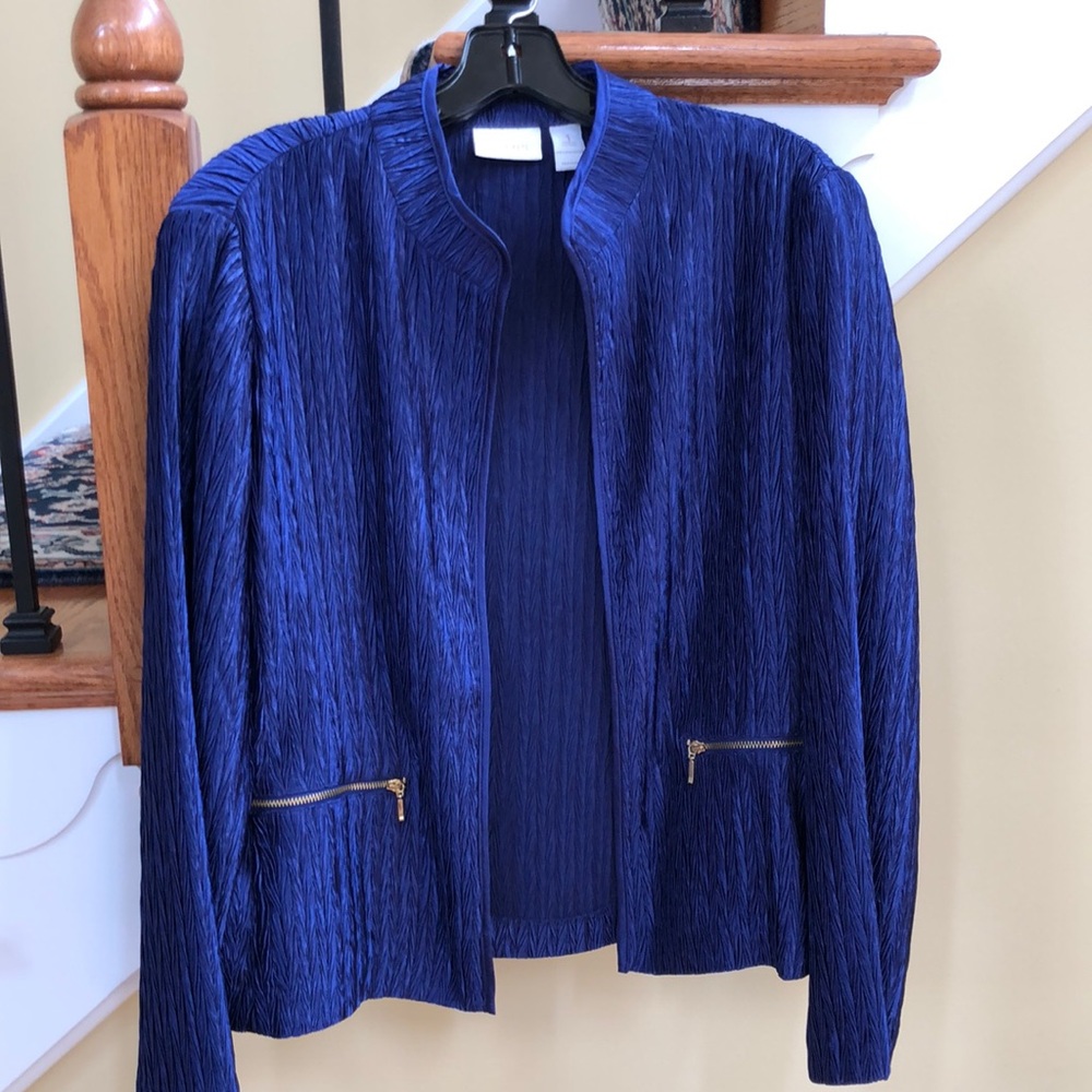 Chicos jacket, size 1, NWOT, deep blue crinkle w/zipped pockets, long sleeves